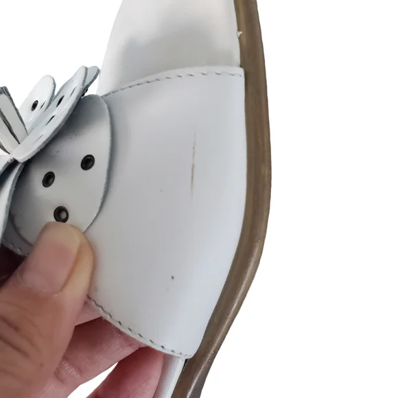 LAST CHANCE OFFER** Ipanema White Leather Floral Sandals - Picture 7 of 10